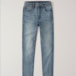 NWT!! Abercrombie & Fitch high rise jeans regular